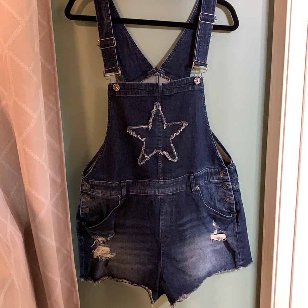 Black Heart Distressed Overall Shorts size 15